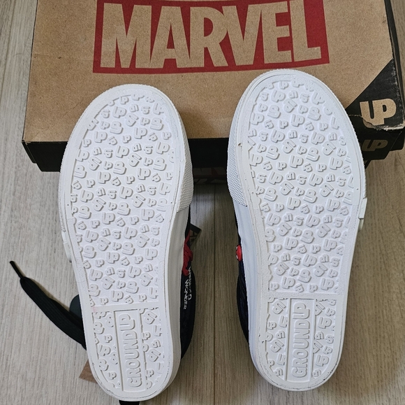 Ground Up Marvel Spiderman Sneakers - Picture 4 of 6